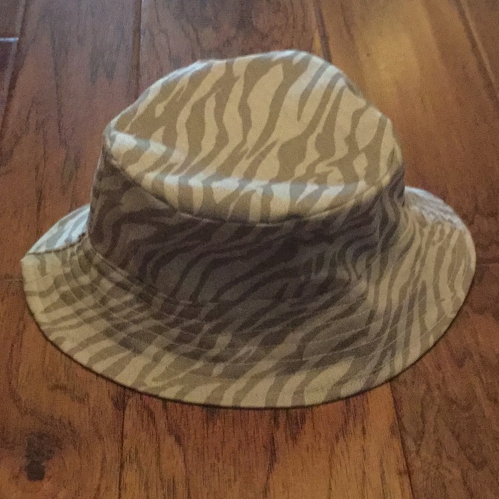 Bucket hat - Picture 2 of 2